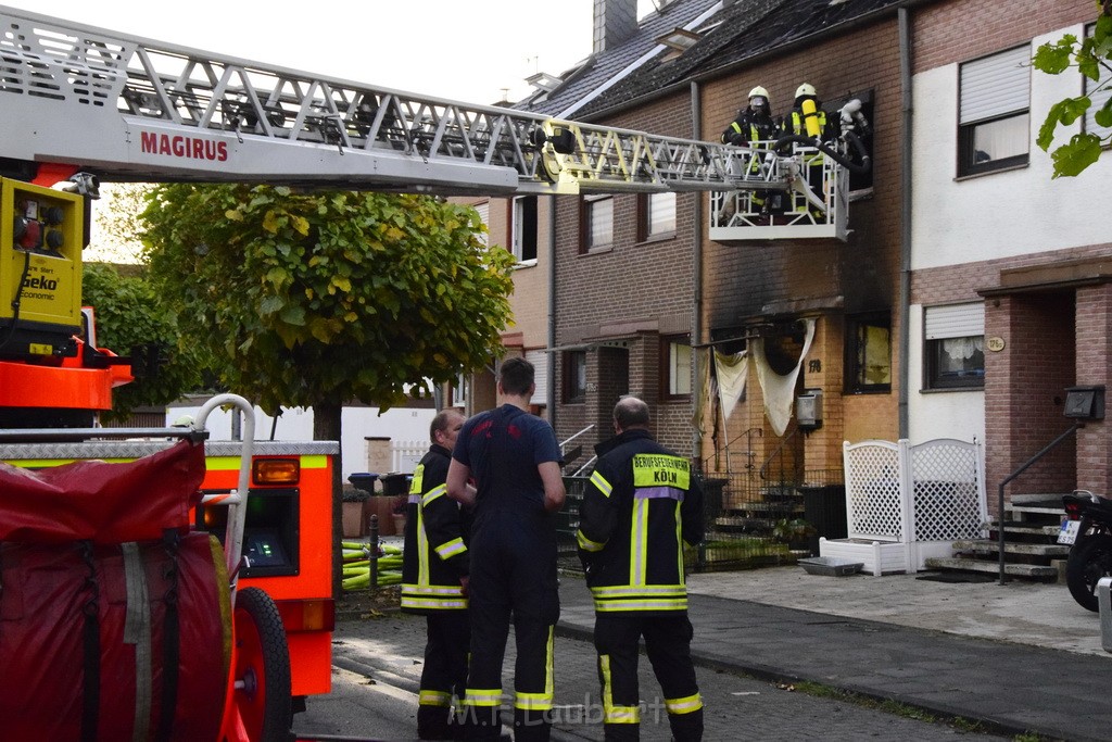 Feuer 2 Vollbrand Reihenhaus Roggendorf Berrischstr P204.JPG - Miklos Laubert